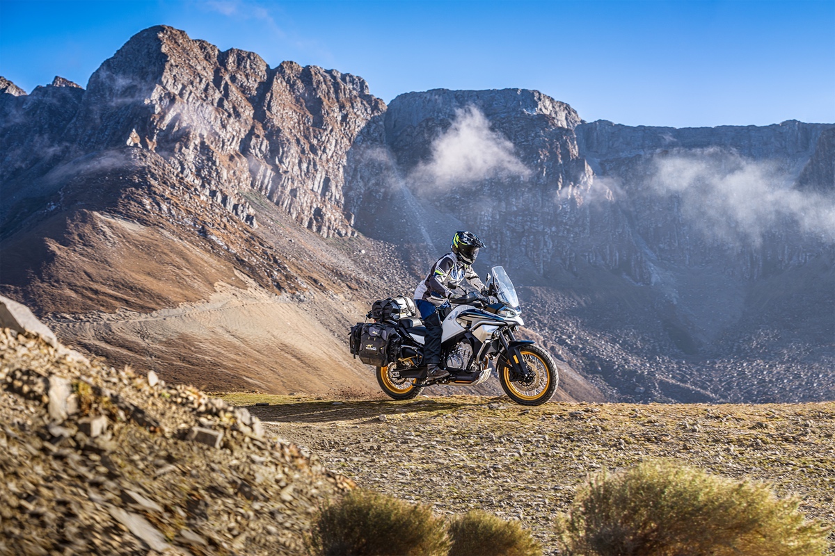 картинка CFMOTO 800MT Исследователь (800MT Explore) 