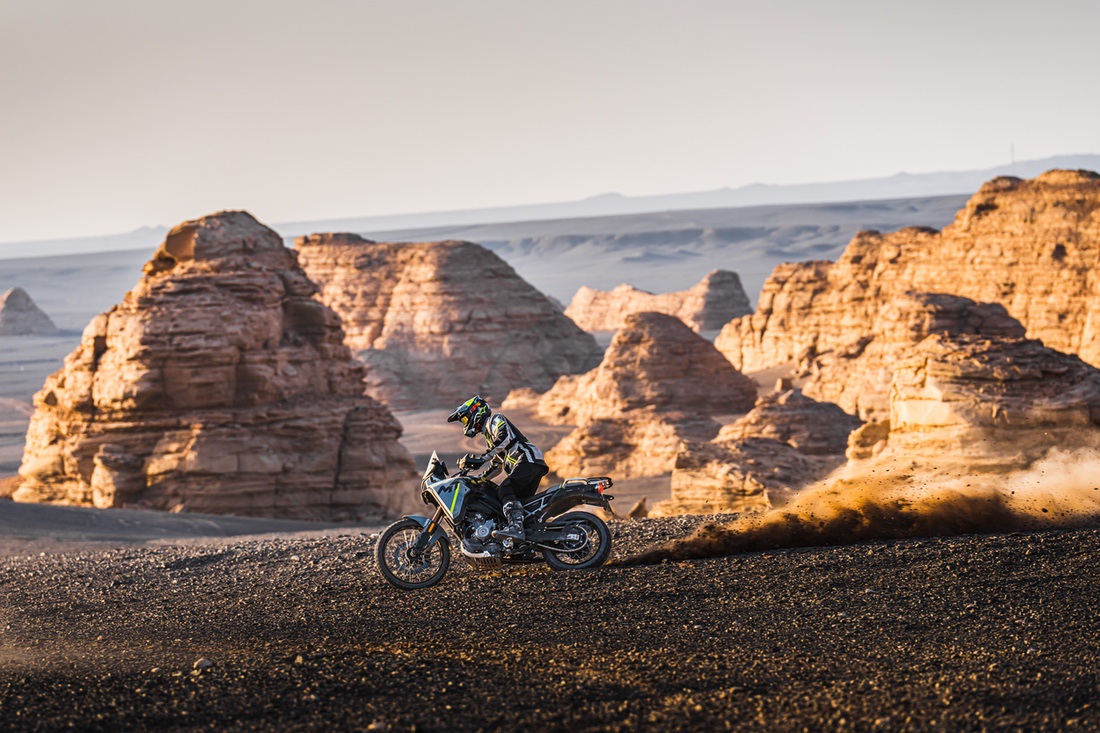 картинка CFMOTO 450MT Спорт (450MT Sport) 