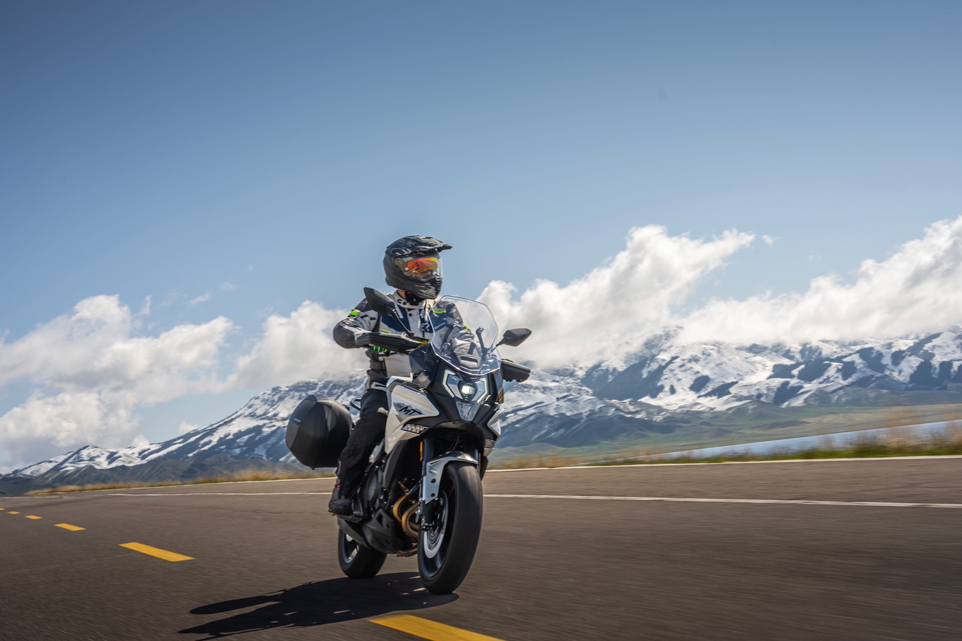 картинка CFMOTO 700MT 