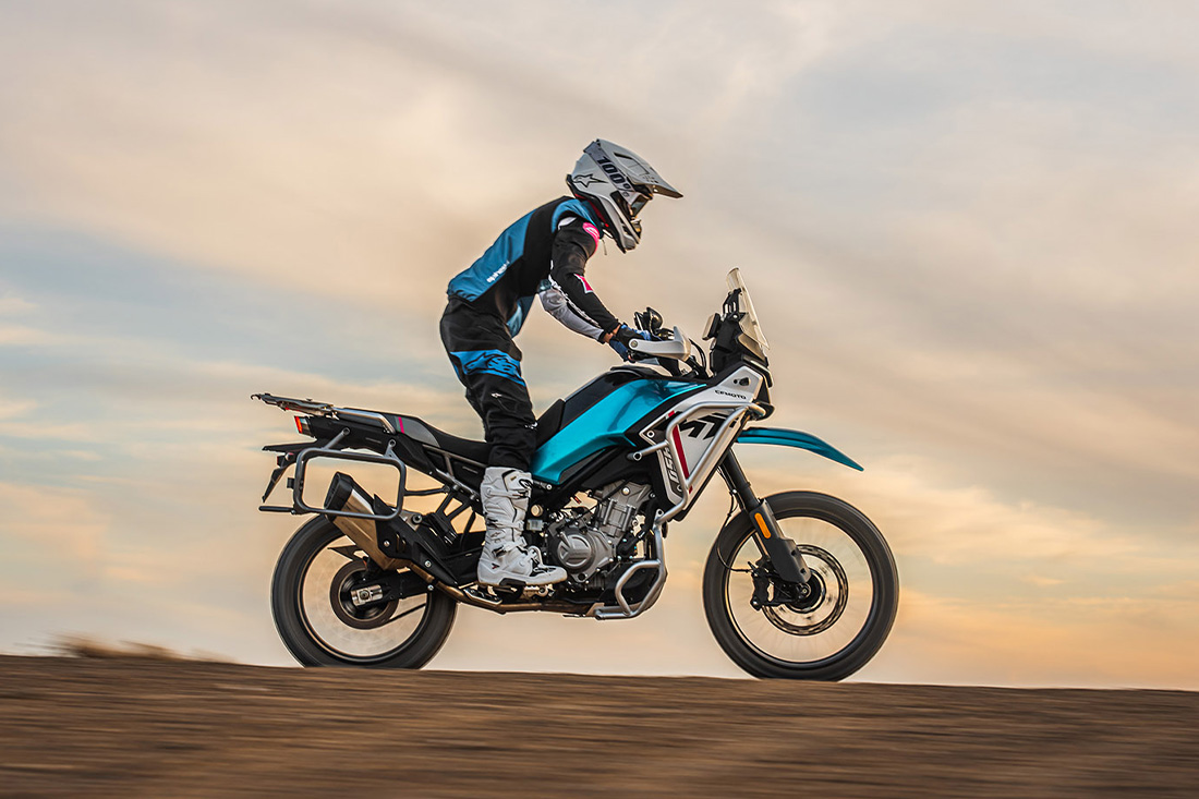 картинка CFMOTO 450MT Турист (450MT Touring) 