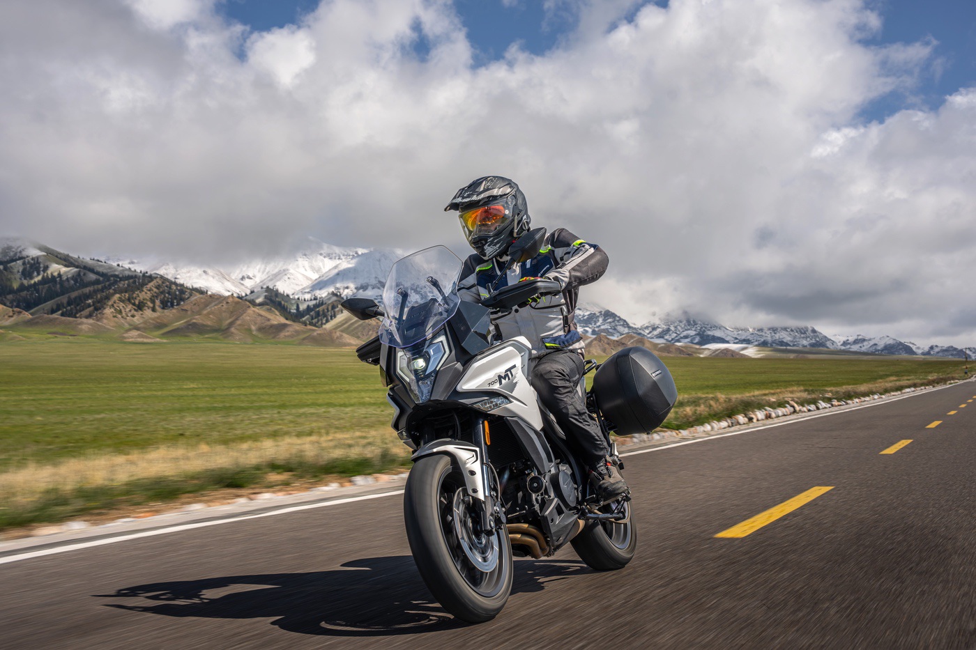 картинка CFMOTO 700MT 