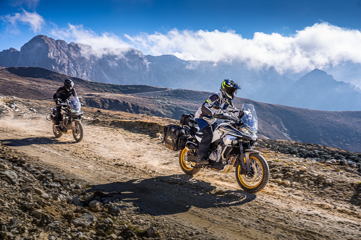 картинка CFMOTO 800MT Исследователь (800MT Explore) 