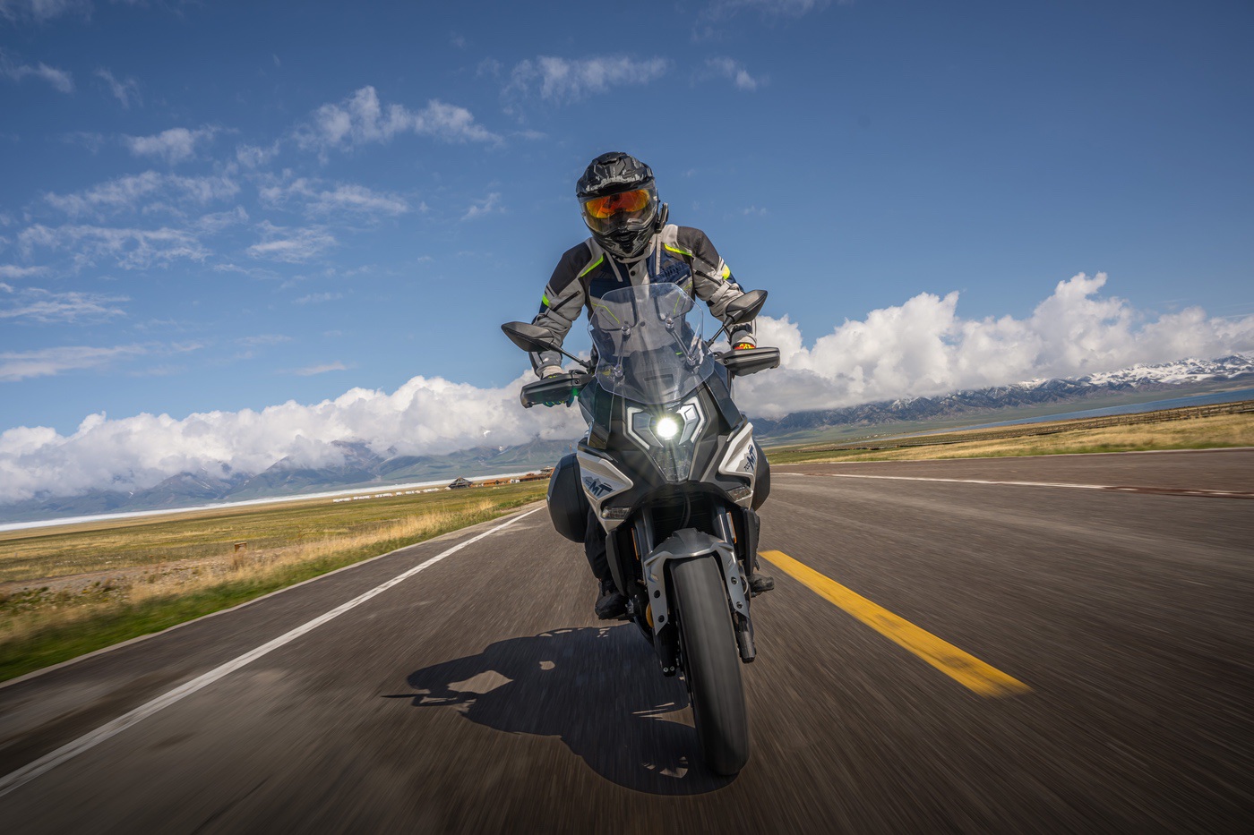 картинка CFMOTO 700MT 