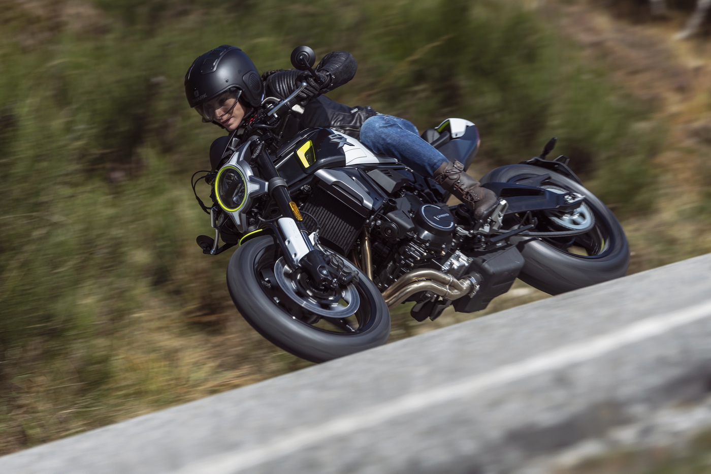 картинка CFMOTO 700CL-X Sport 