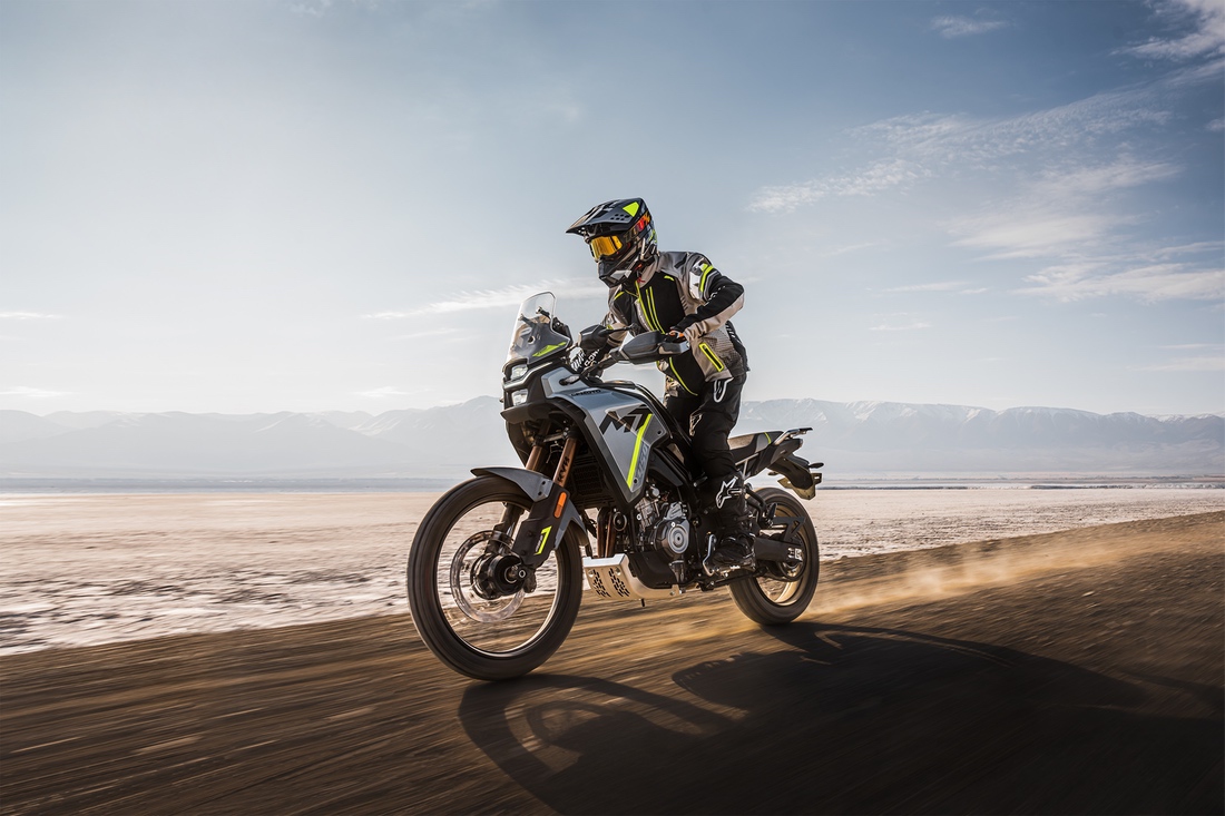картинка CFMOTO 450MT Спорт (450MT Sport) 