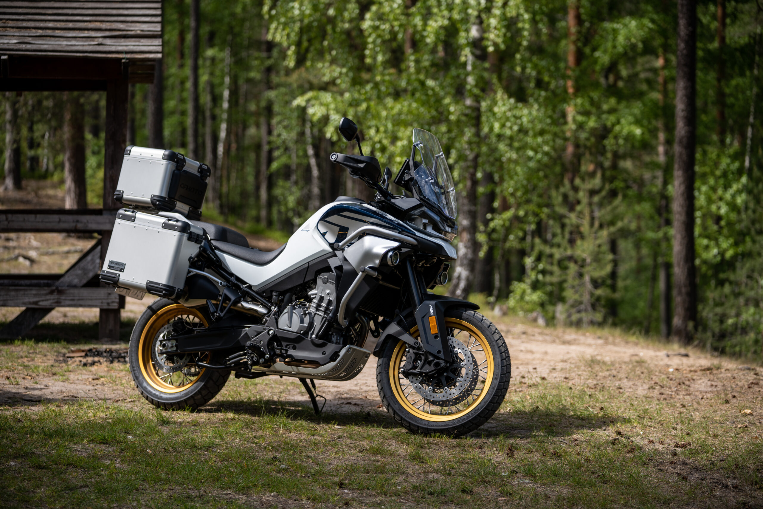 картинка CFMOTO 800MT Исследователь (800MT Explore) 